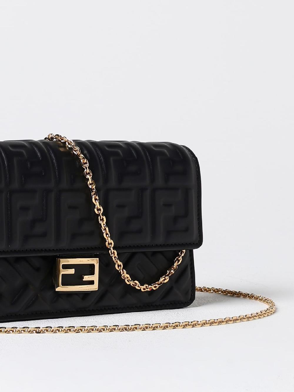 Giglio Borsa wallet Fendi in nappa con monogram FF all over Soddisfazione Garantita