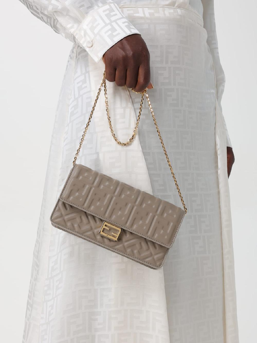 Giglio Borsa wallet Fendi in nappa con monogram FF all over Negozi Online