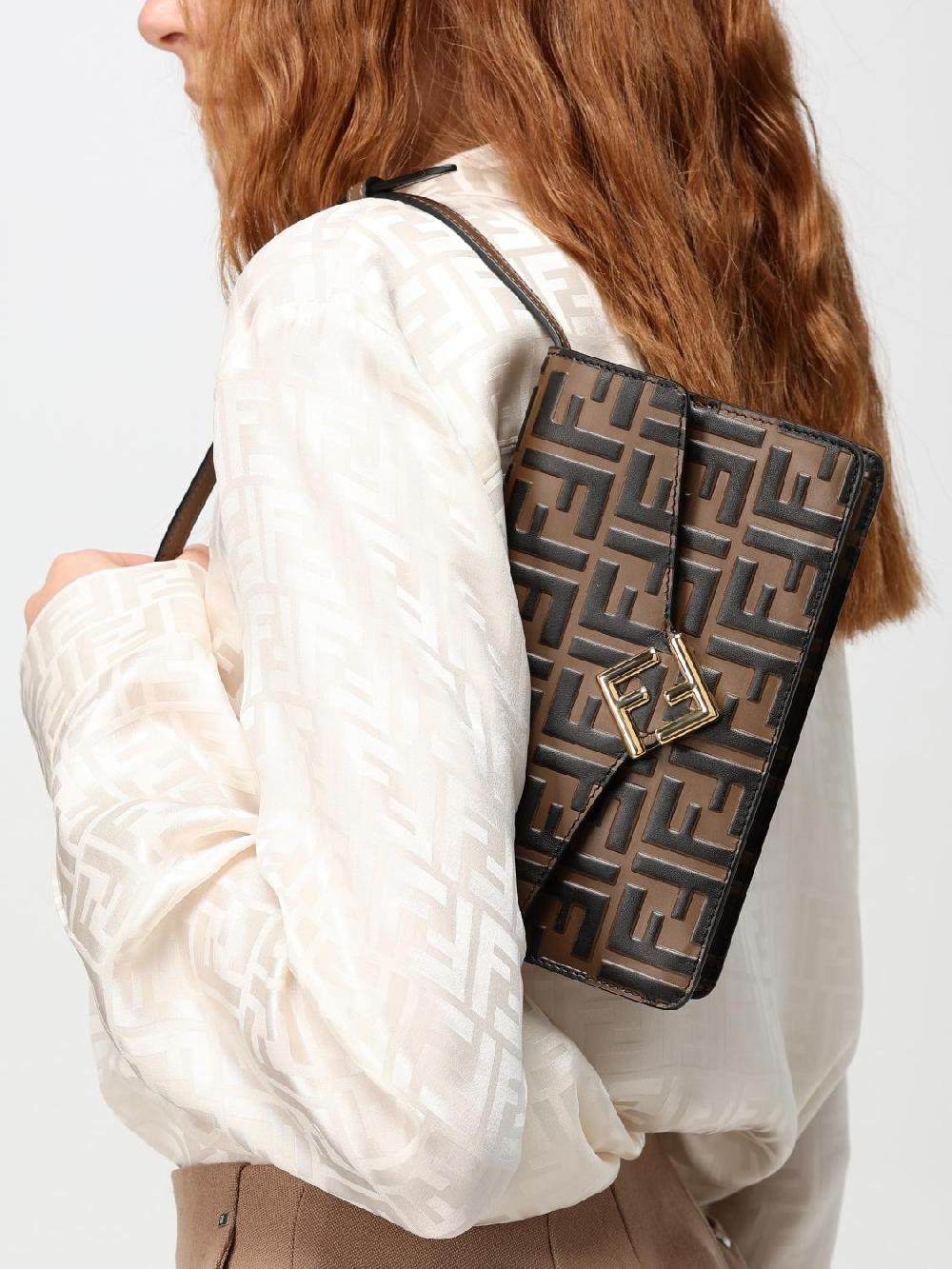 Giglio Borsa wallet FF Diamonds Fendi in pelle con monogram FF all over Saldi Di Fabbrica