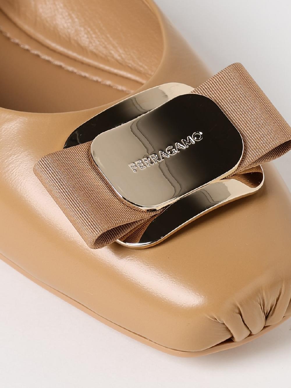 Giglio Ballerina Ferragamo in pelle con fiocco Vara Offerta per la Festa della Mamma