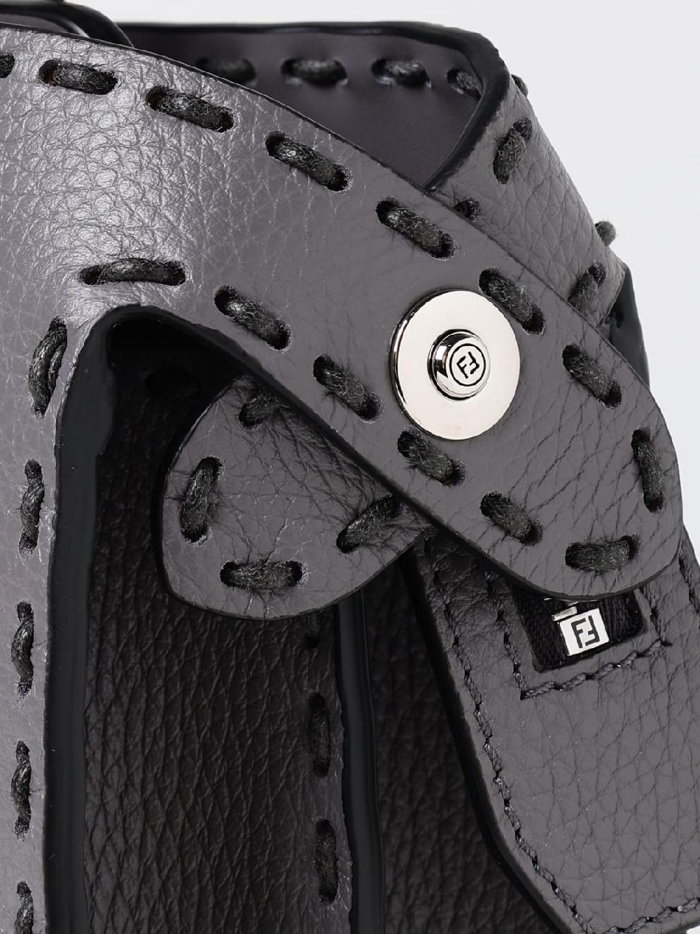 Giglio Borsa Peekaboo Fendi in pelle a grana Sottocosto