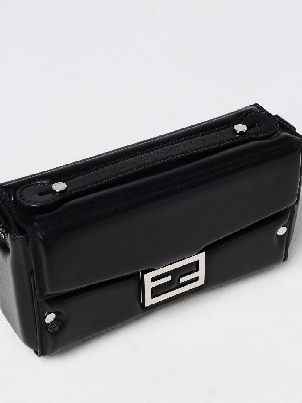 Giglio Borsa Baguette Soft Trunk Fendi in nappa Saldi Di Fabbrica