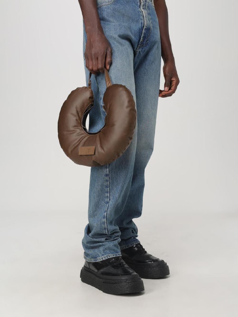 Giglio Borsa Travel Pillow MM6 Maison Margiela in pelle Offerta esclusiva