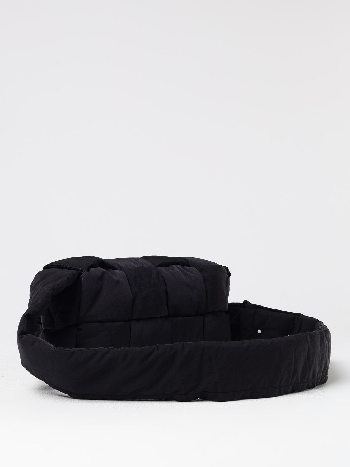 Giglio Borsa Padded Tech Cassette Bottega Veneta in nylon intrecciato Offerta per la Festa della Mamma