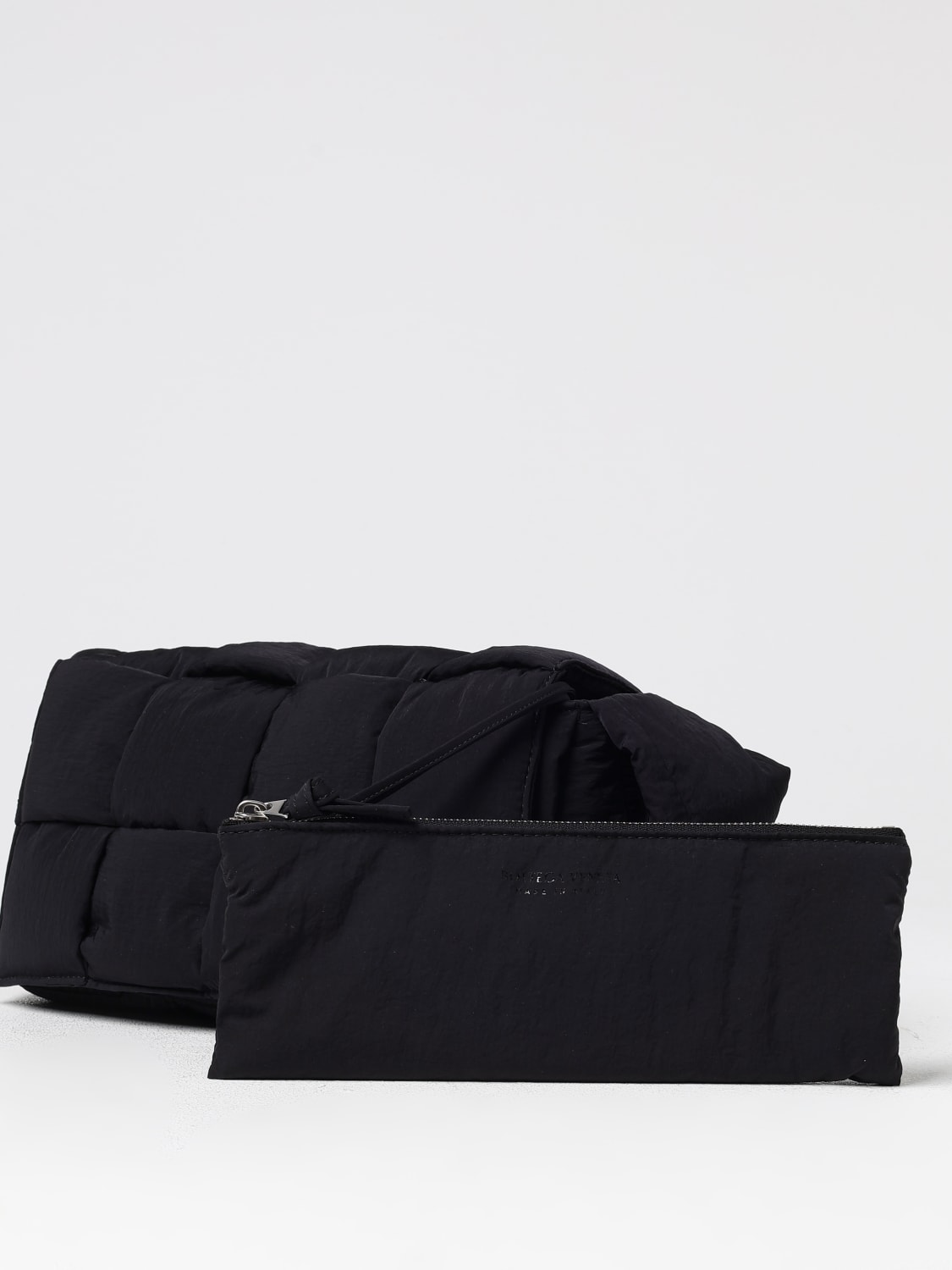 Giglio Borsa Padded Tech Cassette Bottega Veneta in nylon intrecciato Offerta per la Festa della Mamma