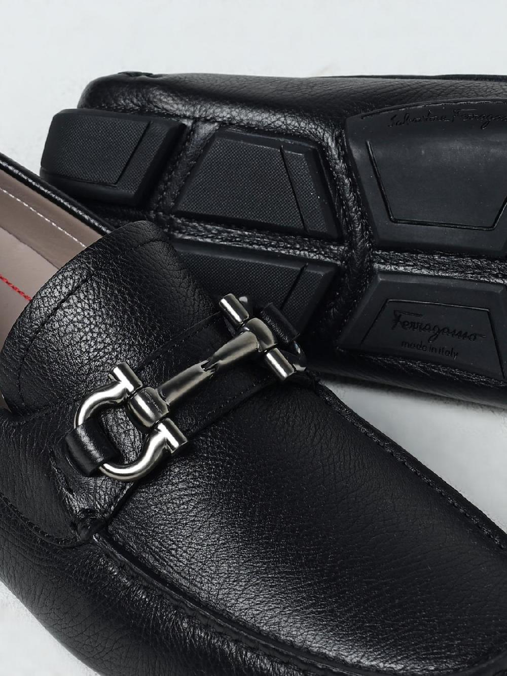 Giglio Mocassino Ferragamo in pelle a grana Fino al 60% di sconto