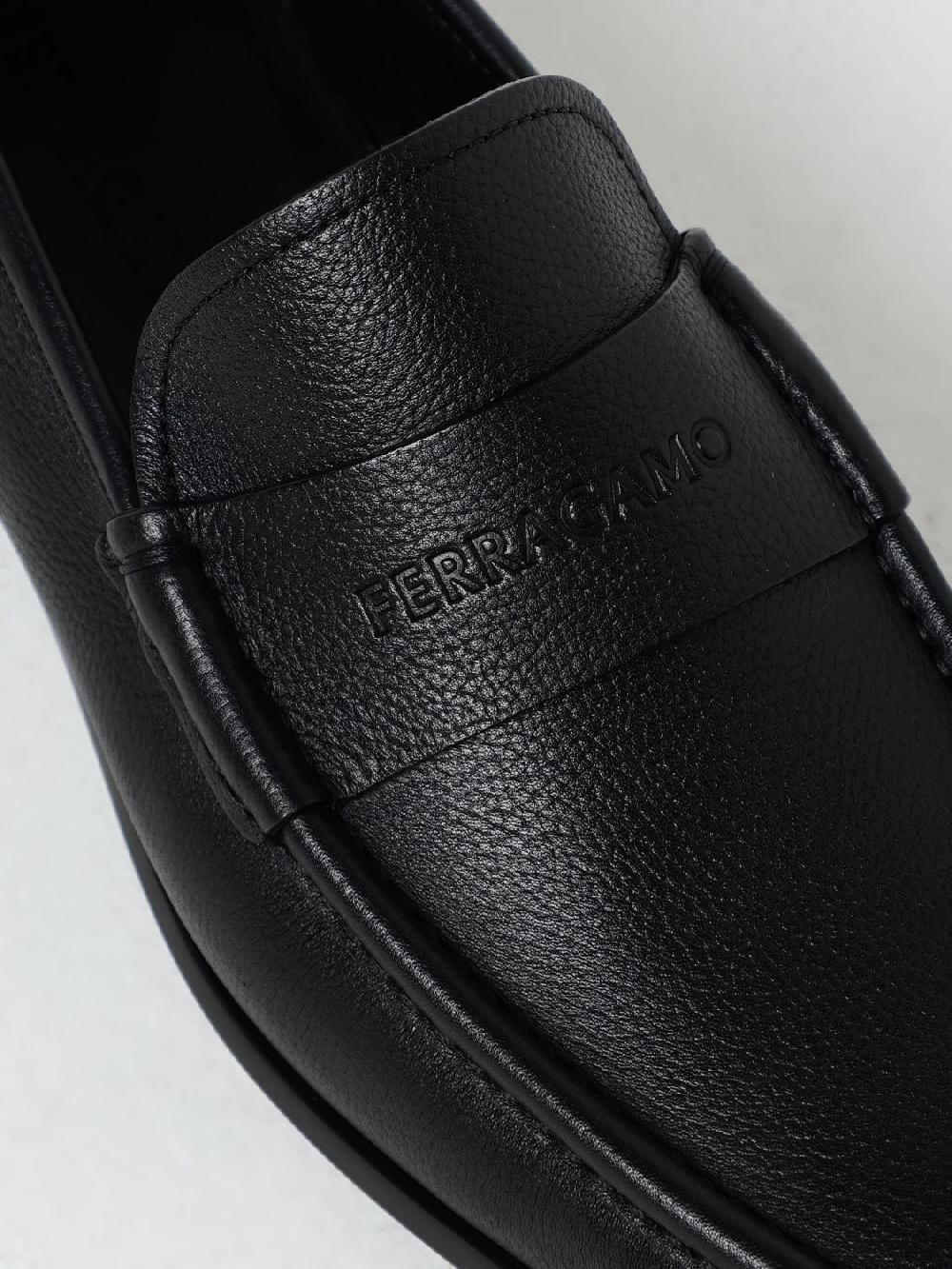 Giglio Mocassino Ferragamo in pelle a grana Qualità